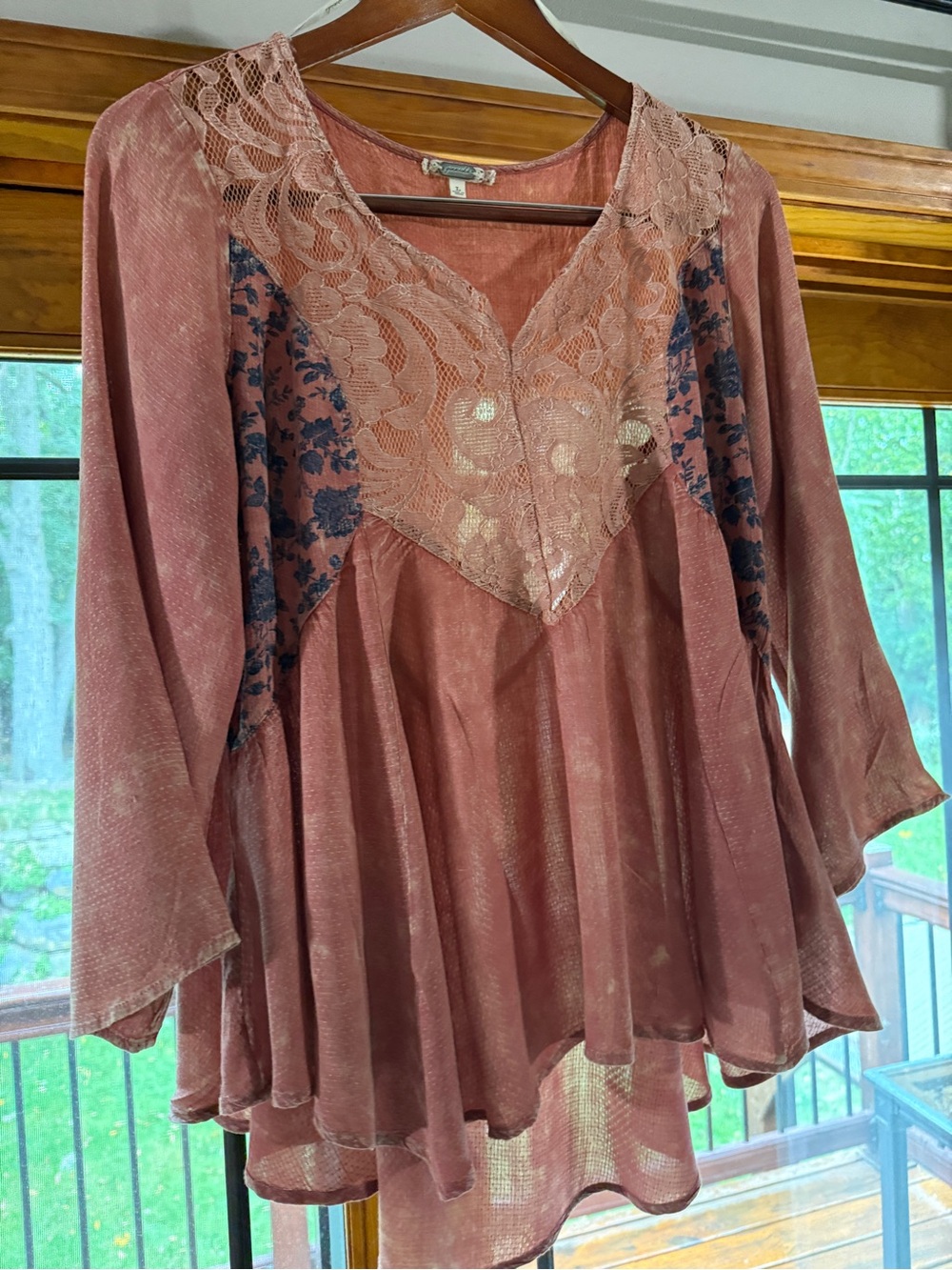 gimmicks by BKE Dusty Rose Lace-Trim Peasant Blouse with Navy Floral Insets